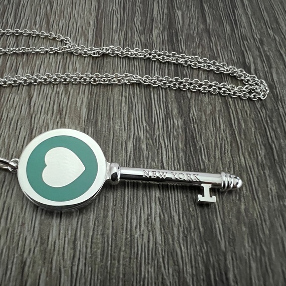 Blue enamel heart key necklace - Picture 9 of 10